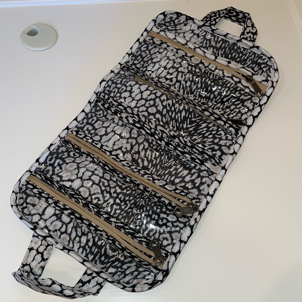 PilyQ leopard travel case